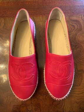 CHANEL Dark Coral Pink/Red  Leather Espadrille Flats 35